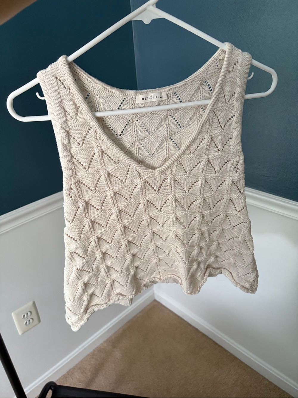 Neuflora Cream Knit V-Neck Sleeveless Top